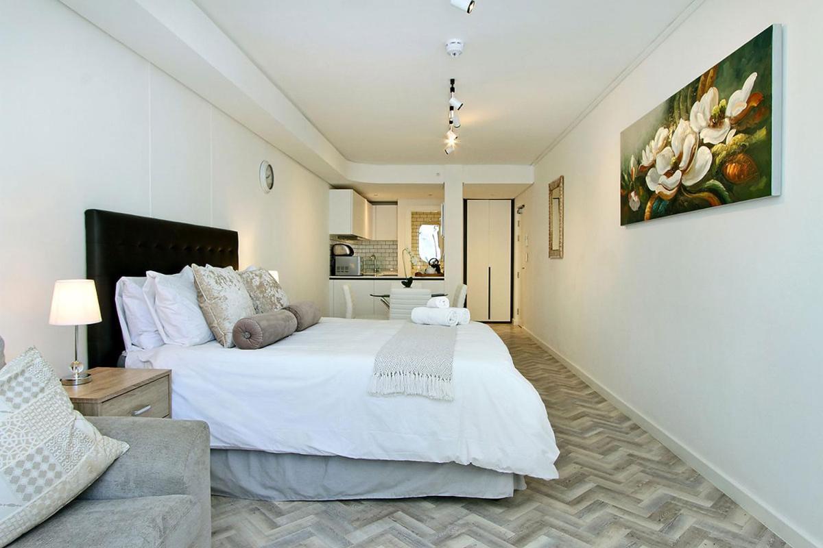 Tuynhuys Self Catering * Cape Town